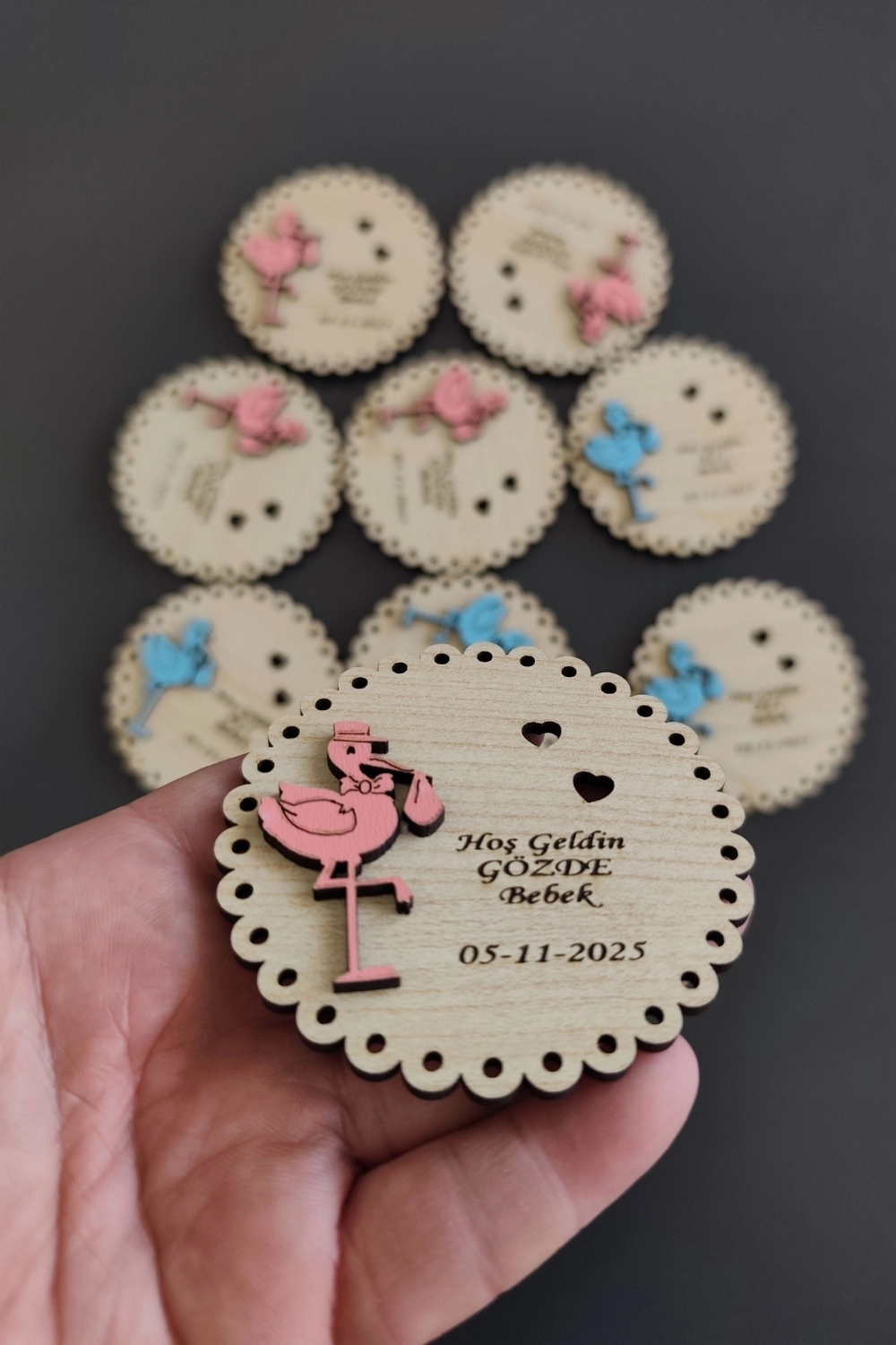 Leylek Desenli Hoşgeldin Ahşap Bebek Magneti Pembe - 20 Adet