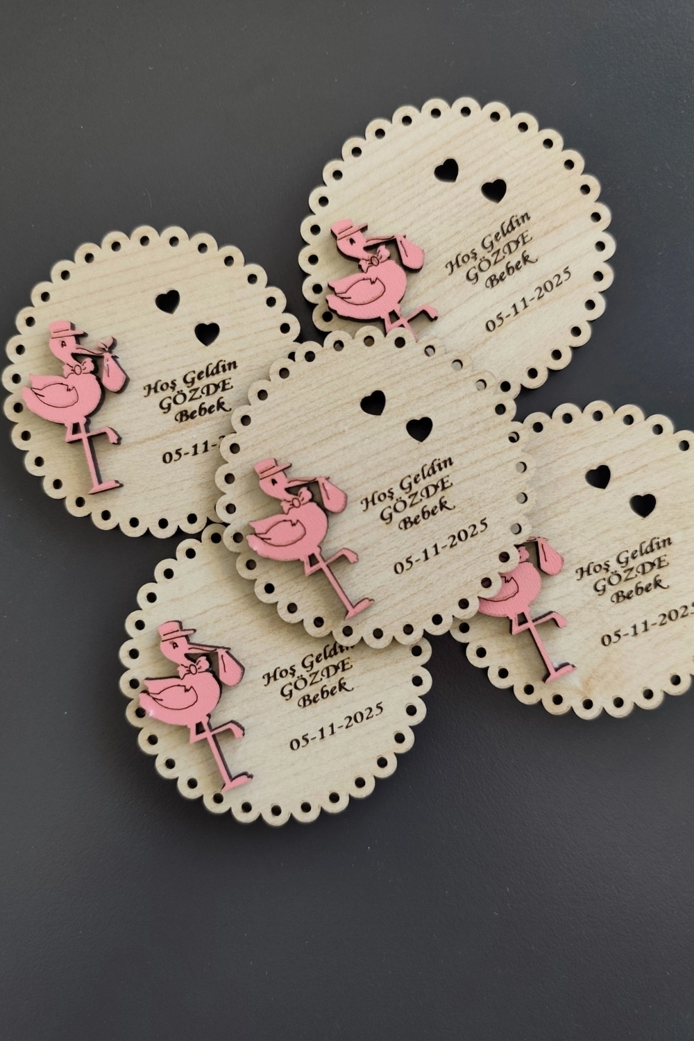 Leylek Desenli Hoşgeldin Ahşap Bebek Magneti Pembe - 20 Adet