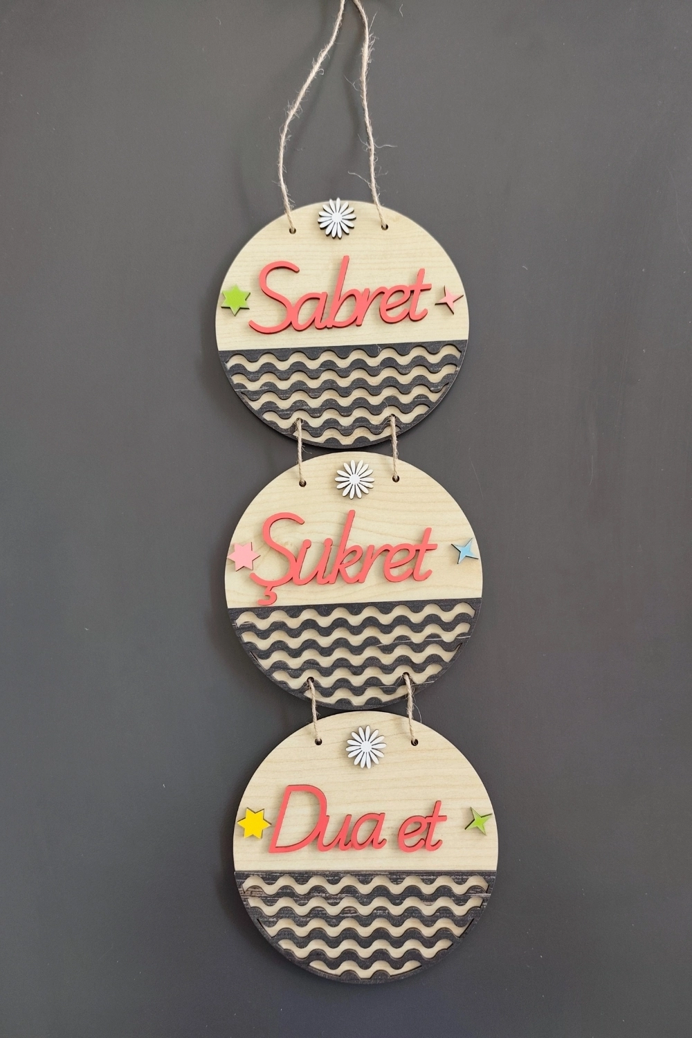 Sabret Şükret Dua Et 2D Mdf Lazer Kesim Akçaağaç-Rebap Kapı ve Duvar Süsü