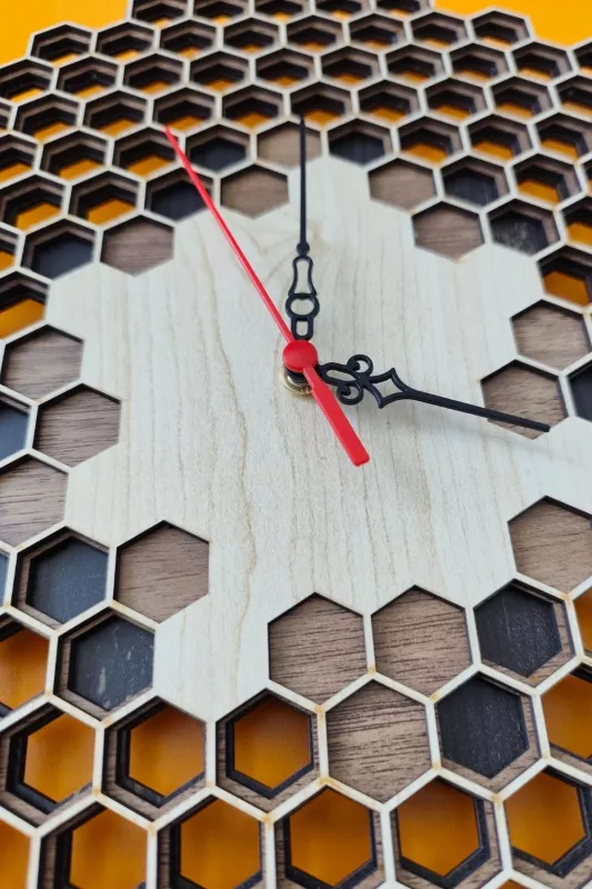 Geometrik Petek Desenli 3 Boyutlu Ahşap Duvar Saati Lazer Kesim Dekoratif Şık Ofis Hediyelik