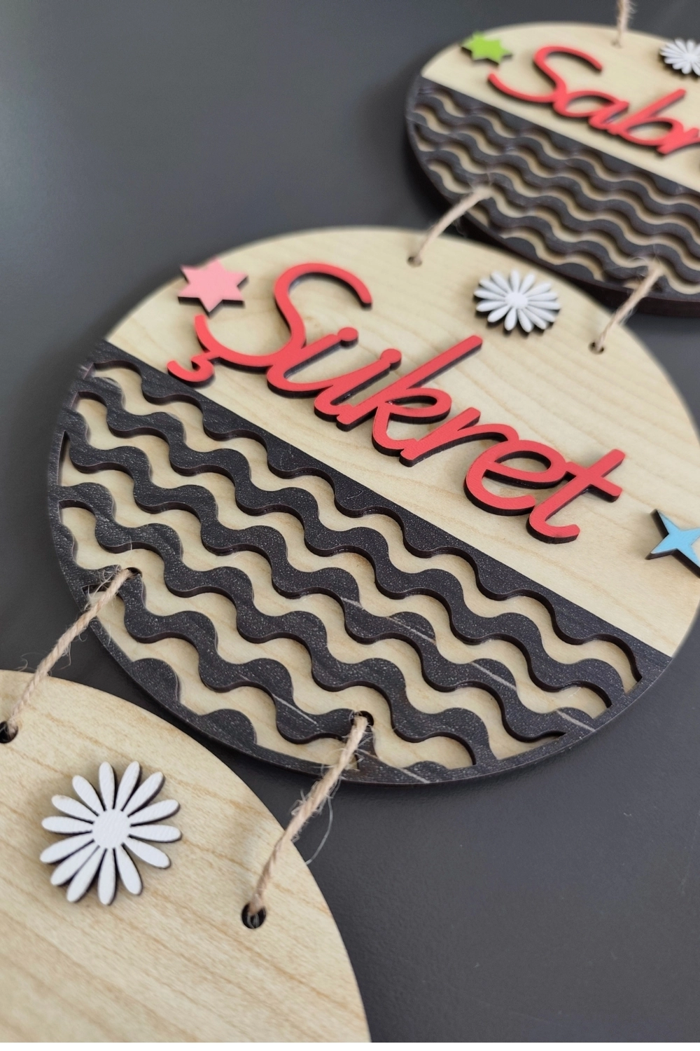 Sabret Şükret Dua Et 2D Mdf Lazer Kesim Akçaağaç-Rebap Kapı ve Duvar Süsü