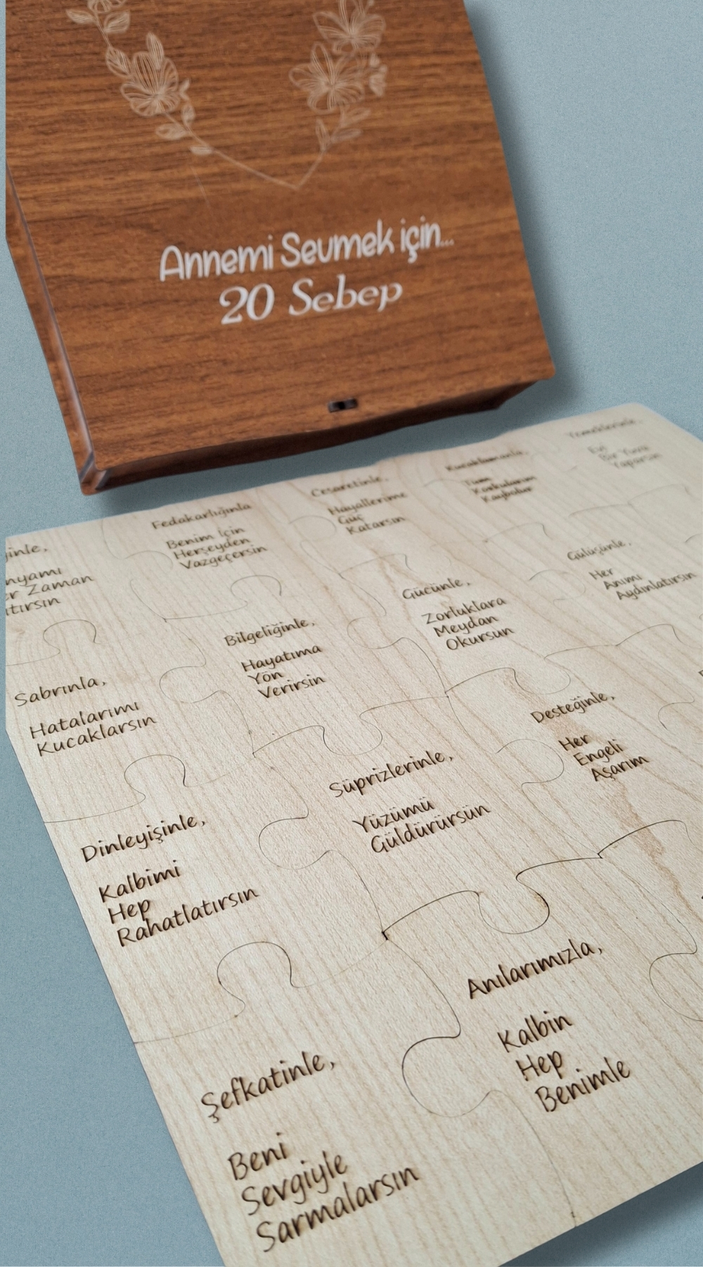 Annemi Sevmek İçin 20 Neden - Lazer Kesim Ahşap Kutulu Puzzle Hediye