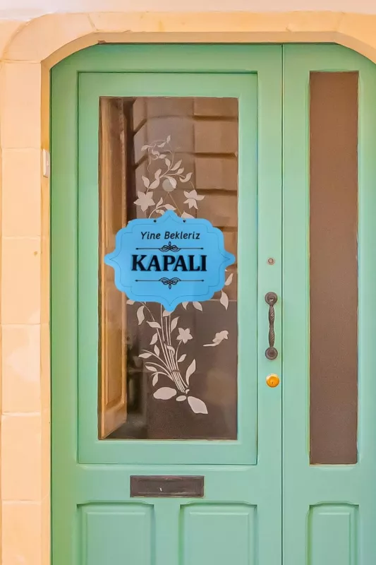 Ahşap Dekoratif Kesim Açık-Kapalı Yazısı - Açık Mavi