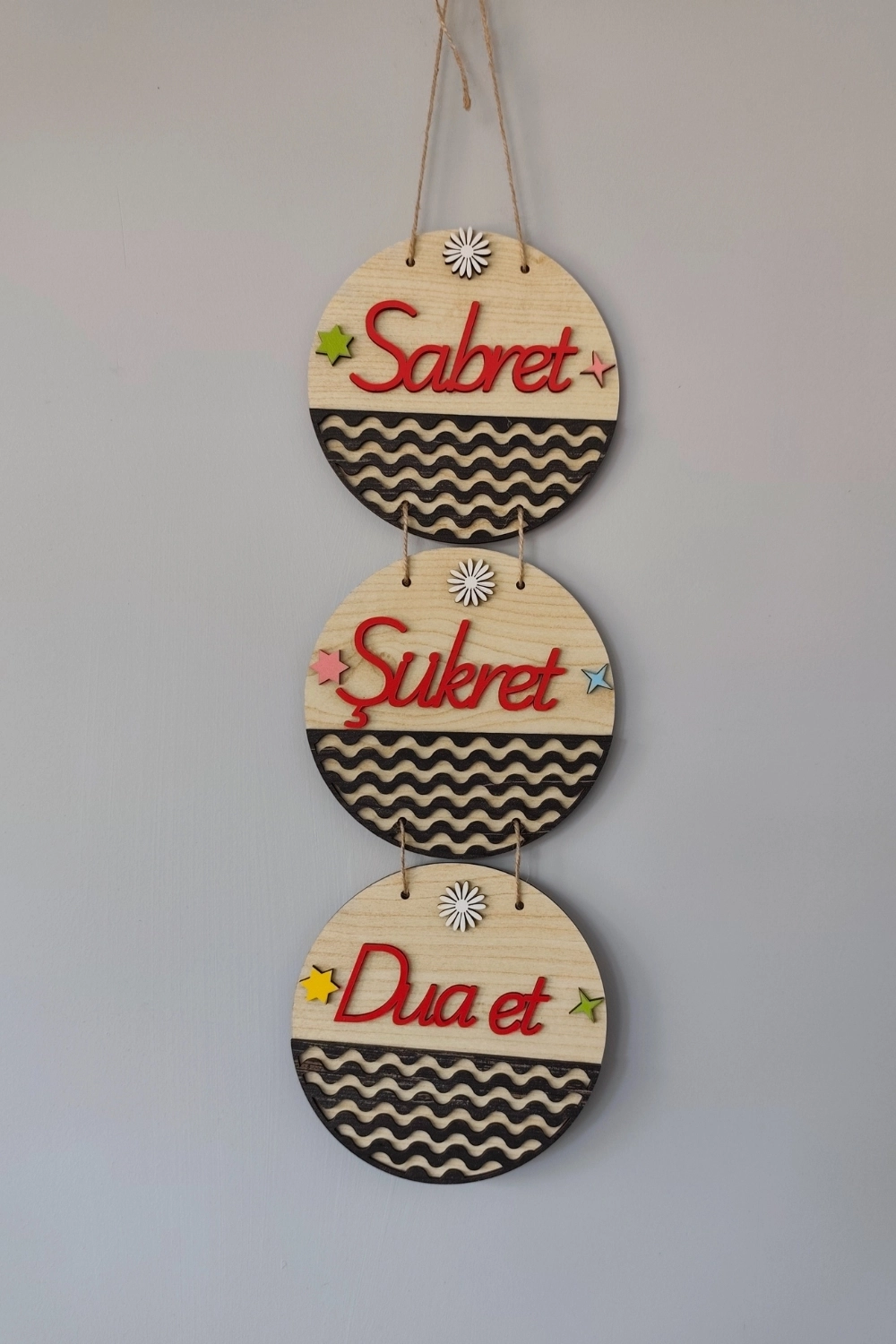 Sabret Şükret Dua Et 2D Mdf Lazer Kesim Akçaağaç-Rebap Kapı ve Duvar Süsü