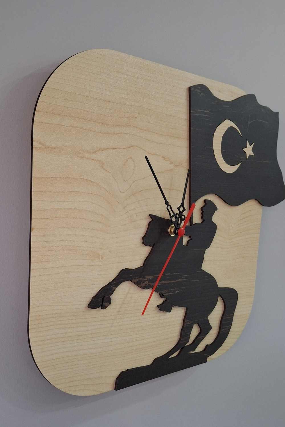 Atatürk ve Türk Bayrağı Figürlü Birinci Sınıf Lazer Kesim Mdf Duvar Saati - Akçaağaç-Rebap