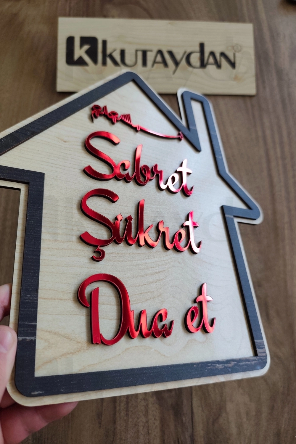 Kırmızı Gold Sabret Şükret Dua Et 2D Mdf Lazer Kesim Kapı ve Duvar Süsü