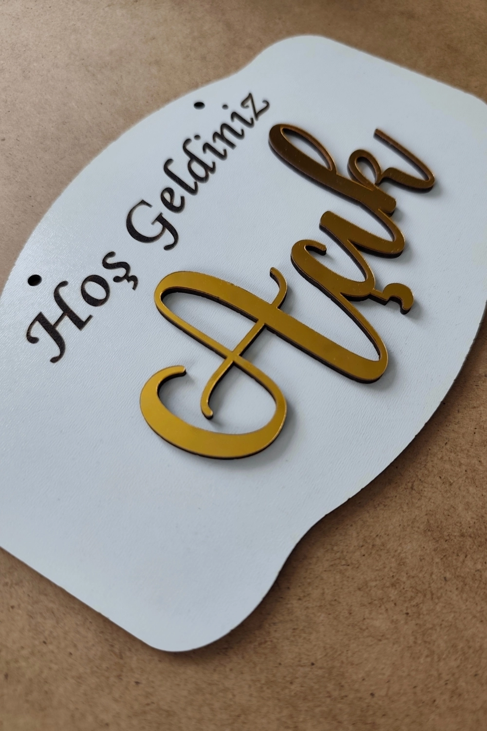Gold Pleksi Detaylı 3D Ahşap Açık-Kapalı Tabelası - Beyaz