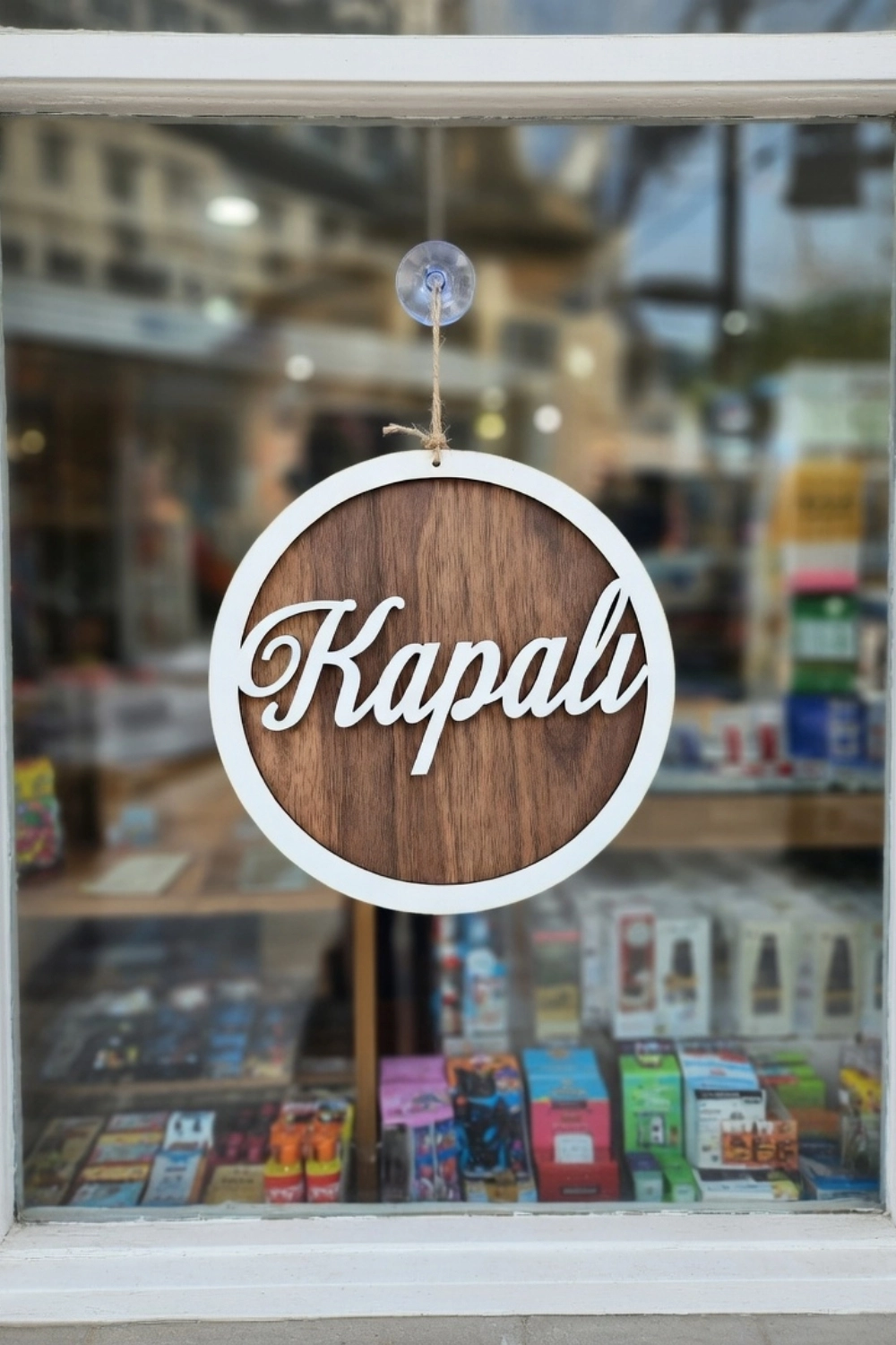 Üç Katlı El Yazılı Modern Açık/Kapalı Tabelası - Tesbih Ahşap