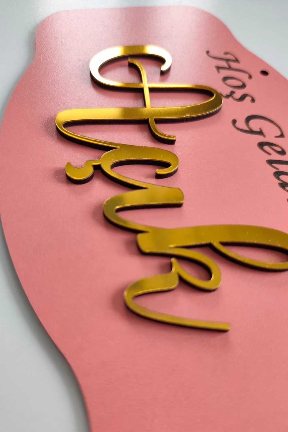 Gold Pleksi Detaylı 3D Ahşap Açık-Kapalı Tabelası - Pembe