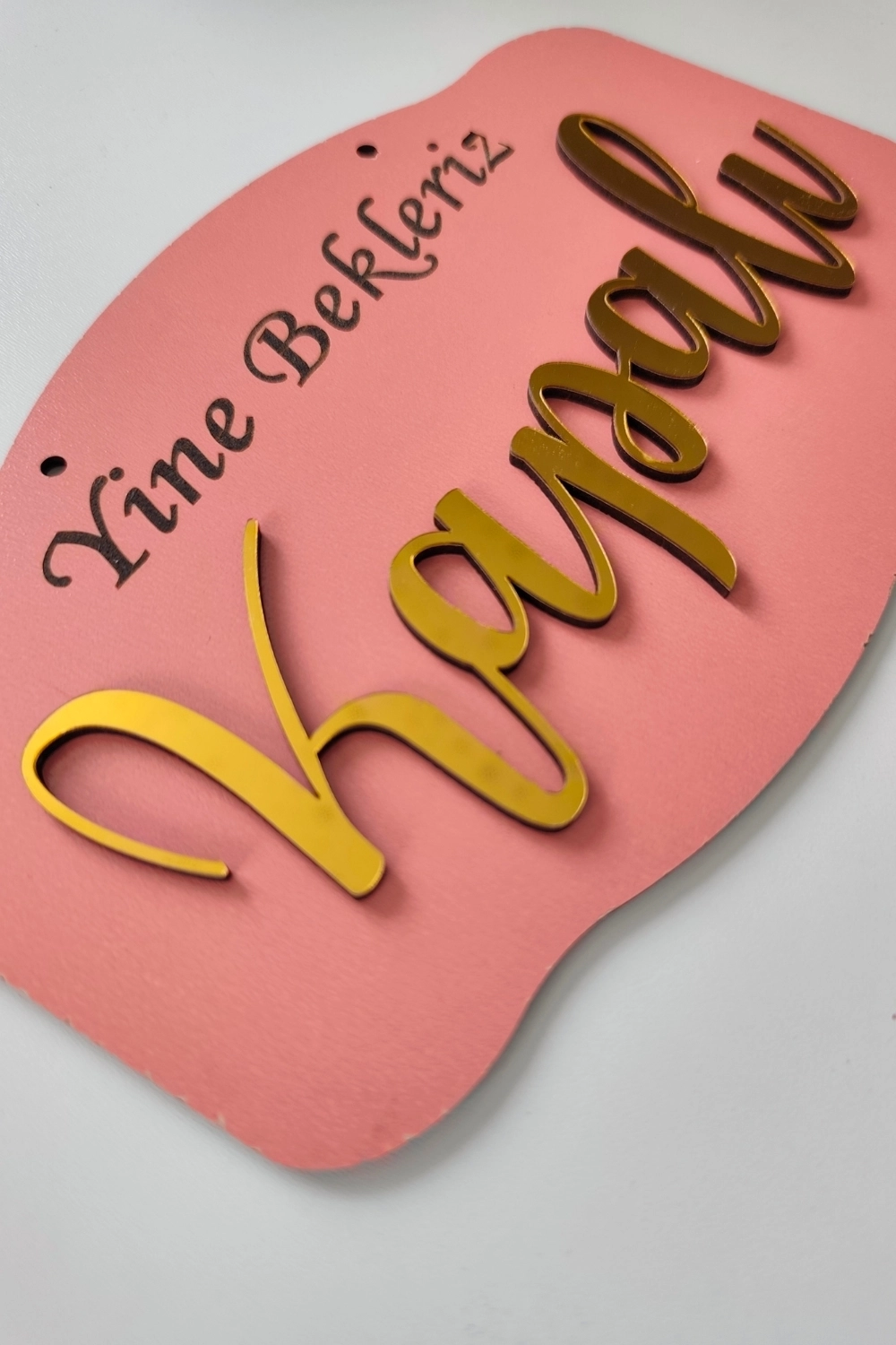 Gold Pleksi Detaylı 3D Ahşap Açık-Kapalı Tabelası - Pembe