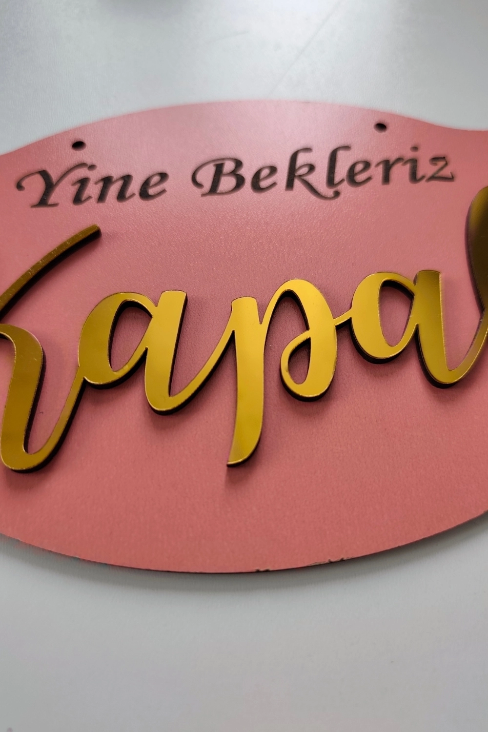 Gold Pleksi Detaylı 3D Ahşap Açık-Kapalı Tabelası - Pembe