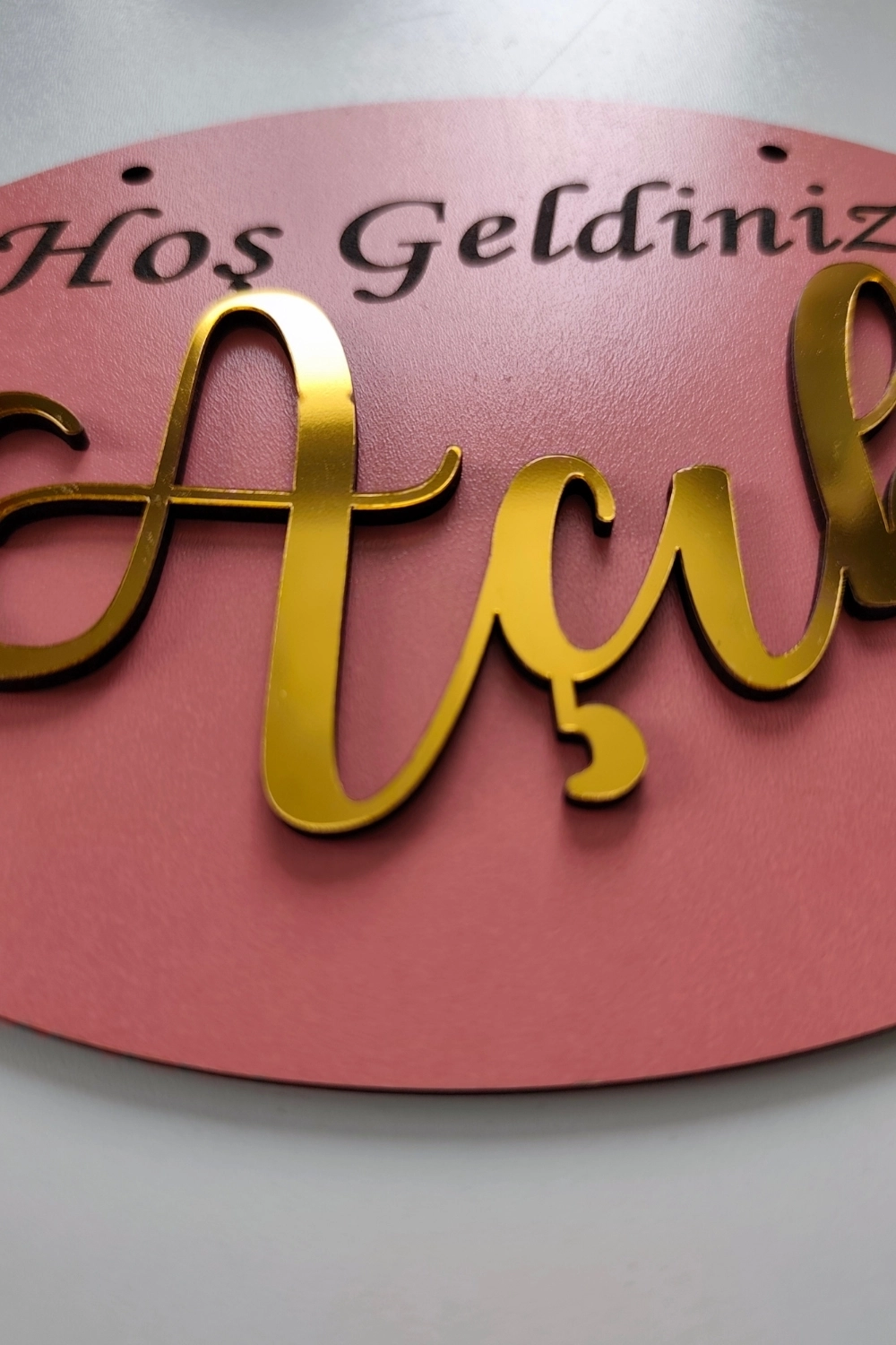 Gold Pleksi Detaylı 3D Ahşap Açık-Kapalı Tabelası - Pembe