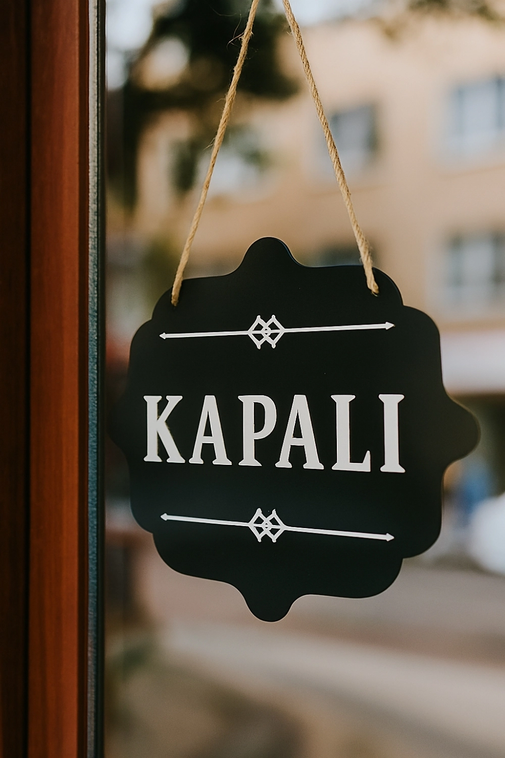 Ahşap Dekoratif Kesim Açık-Kapalı Yazısı - Siyah