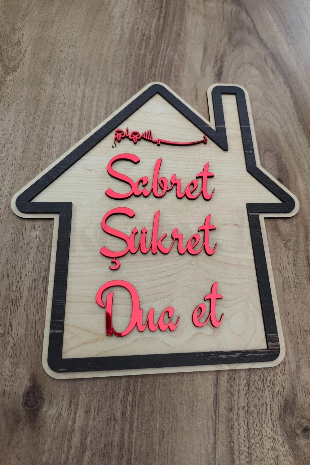Kırmızı Gold Sabret Şükret Dua Et 2D Mdf Lazer Kesim Kapı ve Duvar Süsü