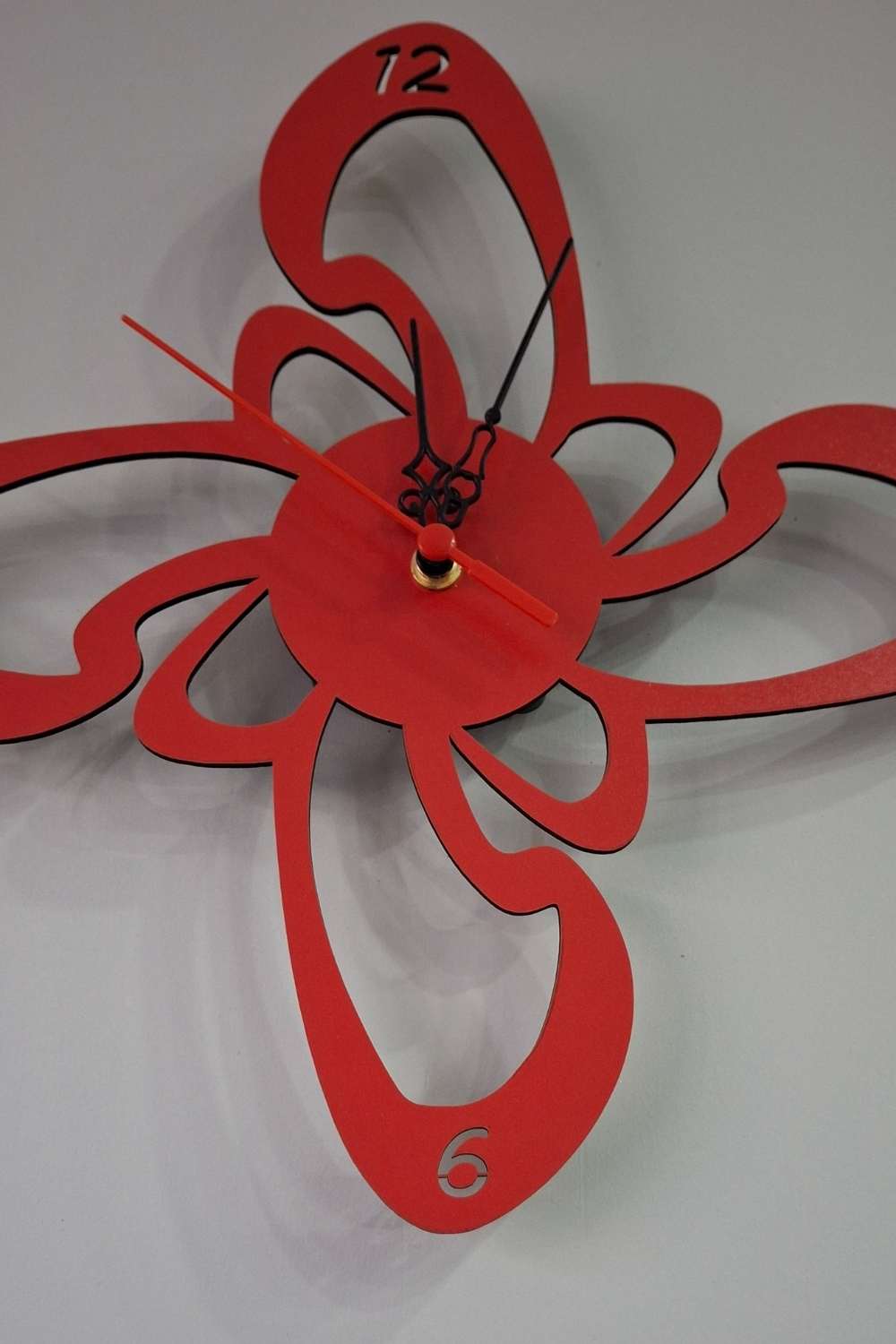 Kutaydan Şekilli Birinci Sınıf Lazer Kesim Mdf Duvar Saati - Kırmızı