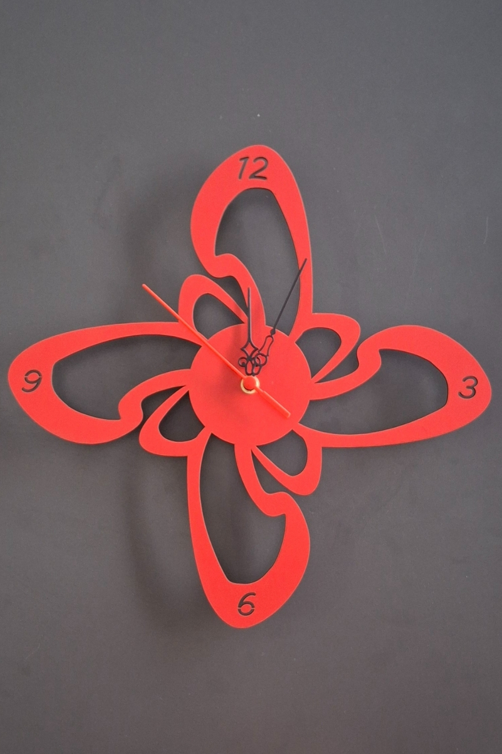 Kutaydan Şekilli Birinci Sınıf Lazer Kesim Mdf Duvar Saati - Kırmızı