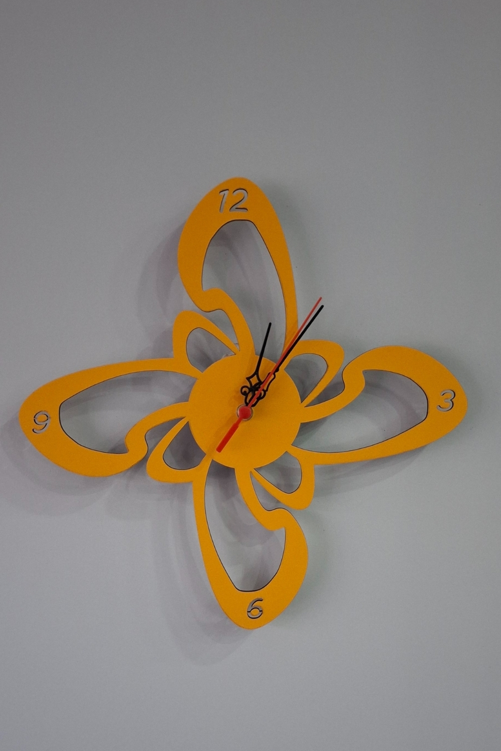 Kutaydan Şekilli Birinci Sınıf Lazer Kesim Mdf Duvar Saati - Turuncu