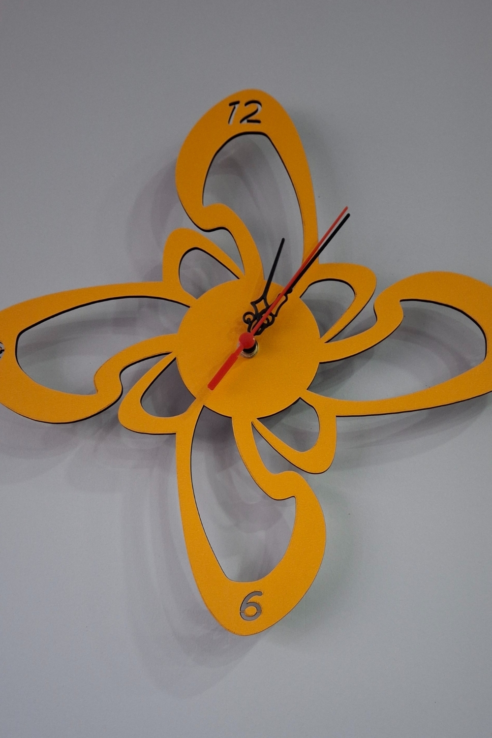 Kutaydan Şekilli Birinci Sınıf Lazer Kesim Mdf Duvar Saati - Turuncu