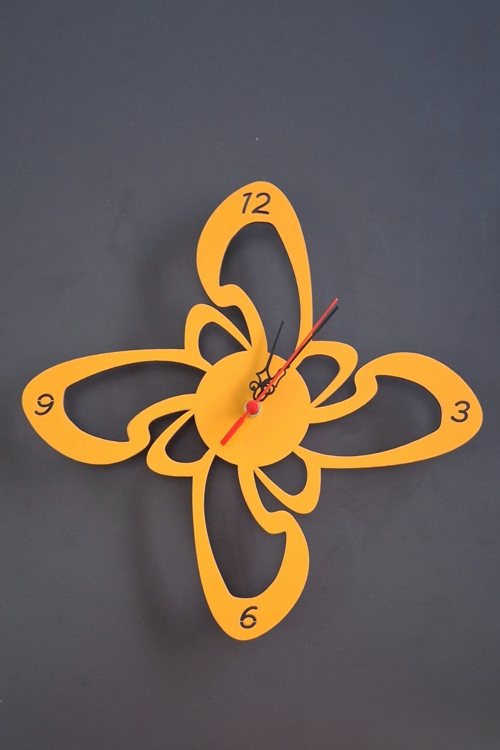 Kutaydan Şekilli Birinci Sınıf Lazer Kesim Mdf Duvar Saati - Turuncu