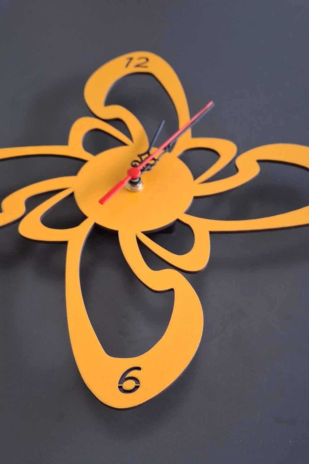 Kutaydan Şekilli Birinci Sınıf Lazer Kesim Mdf Duvar Saati - Turuncu