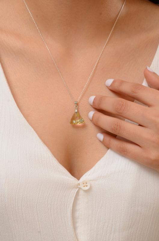 Swarovski® 6628 Xilion Triangle Luminous Green 925 Ayar Gümüş Kolye