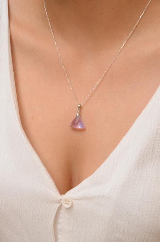 Swarovski® 6628 Xilion Triangle Light Rose 925 Ayar Gümüş Kolye