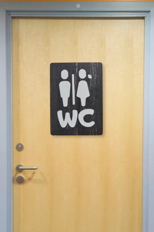 Kadın-Erkek Figürlü WC Yönlendirme Levhası - Rebap Ahşap