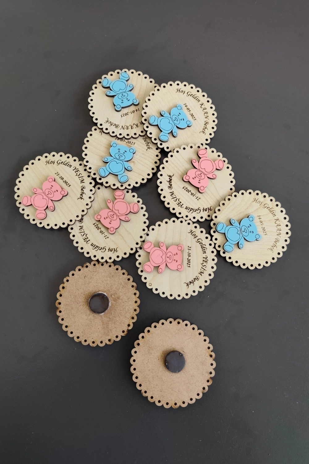 Sevimli Ayıcık Desenli Hoşgeldin Ahşap Bebek Magneti Mavi - 20 Adet