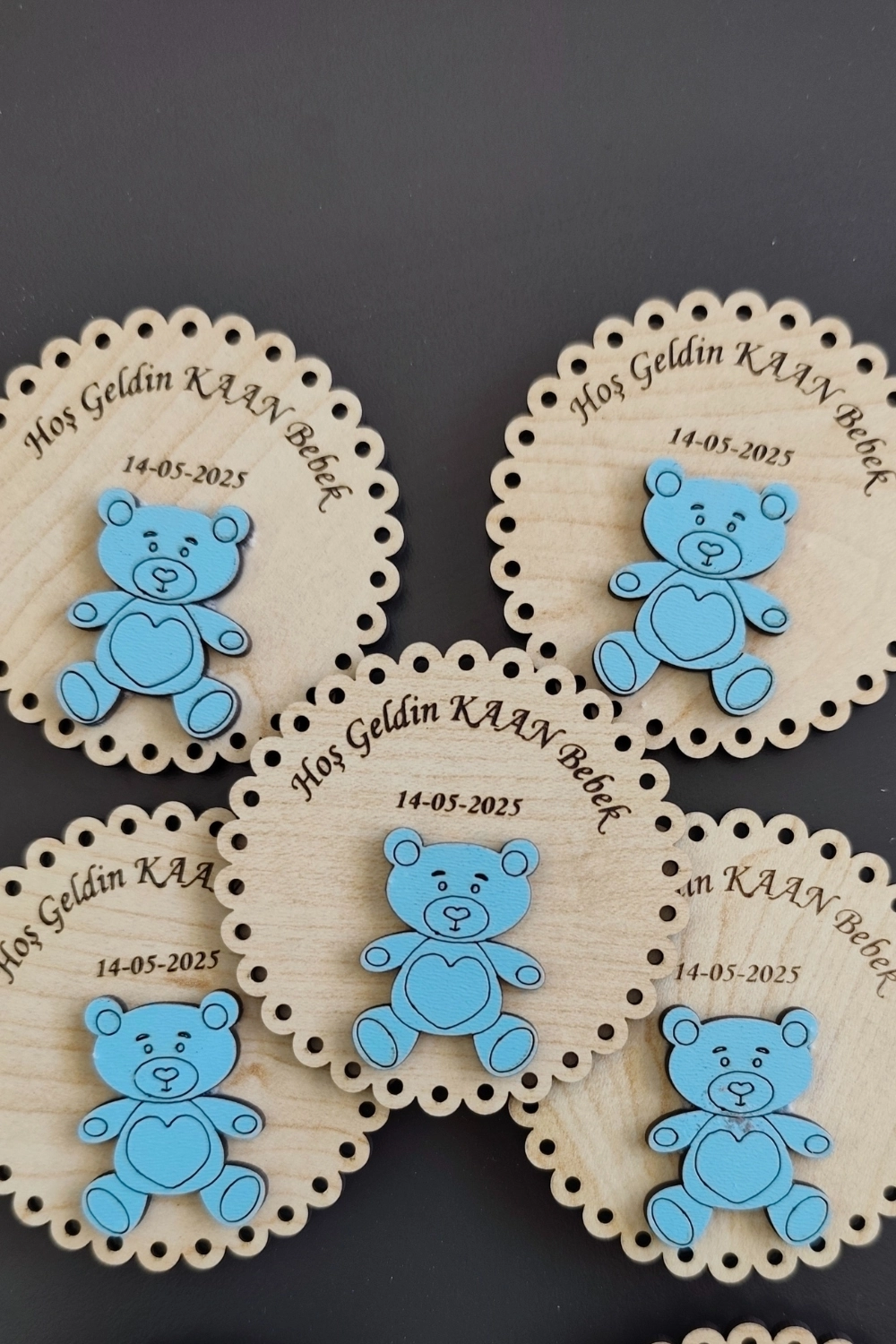 Sevimli Ayıcık Desenli Hoşgeldin Ahşap Bebek Magneti Mavi - 20 Adet