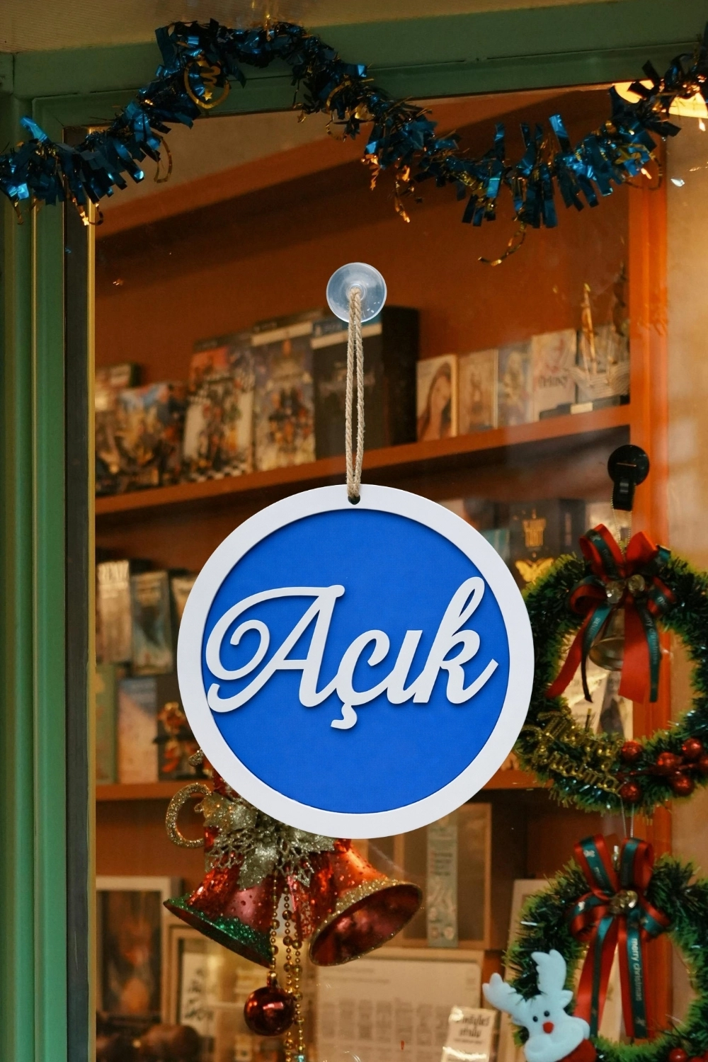 Üç Katlı El Yazılı Modern Açık/Kapalı Tabelası - Saks