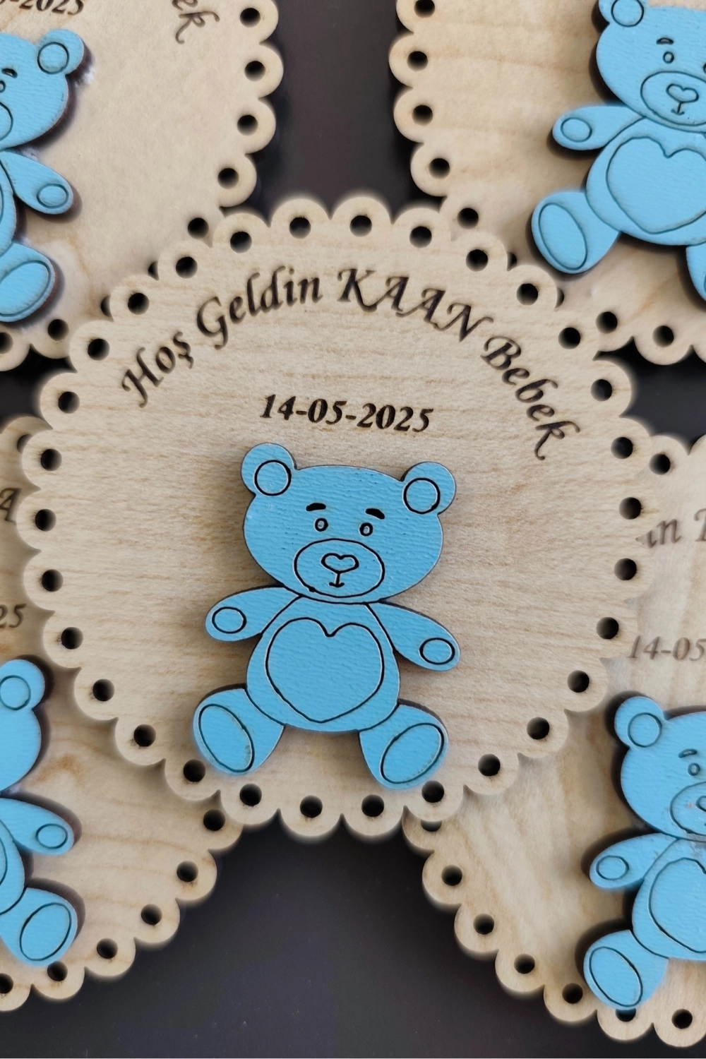 Sevimli Ayıcık Desenli Hoşgeldin Ahşap Bebek Magneti Mavi - 20 Adet