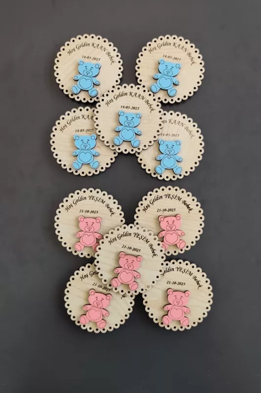 Sevimli Ayıcık Desenli Hoşgeldin Ahşap Bebek Magneti Pembe - 20 Adet