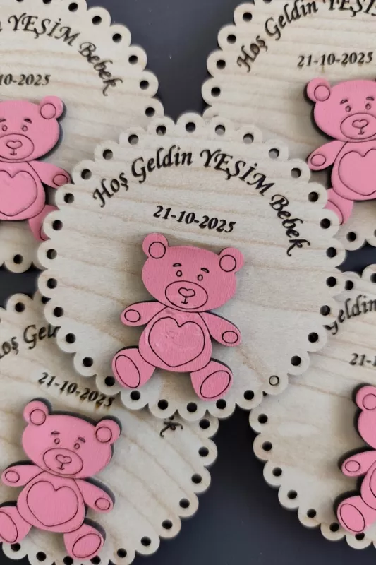 Sevimli Ayıcık Desenli Hoşgeldin Ahşap Bebek Magneti Pembe - 20 Adet