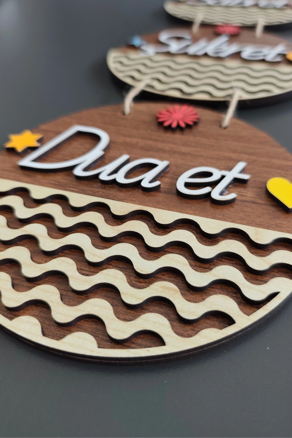 Sabret Şükret Dua Et 2D Mdf Lazer Kesim Ceviz Kapı ve Duvar Süsü