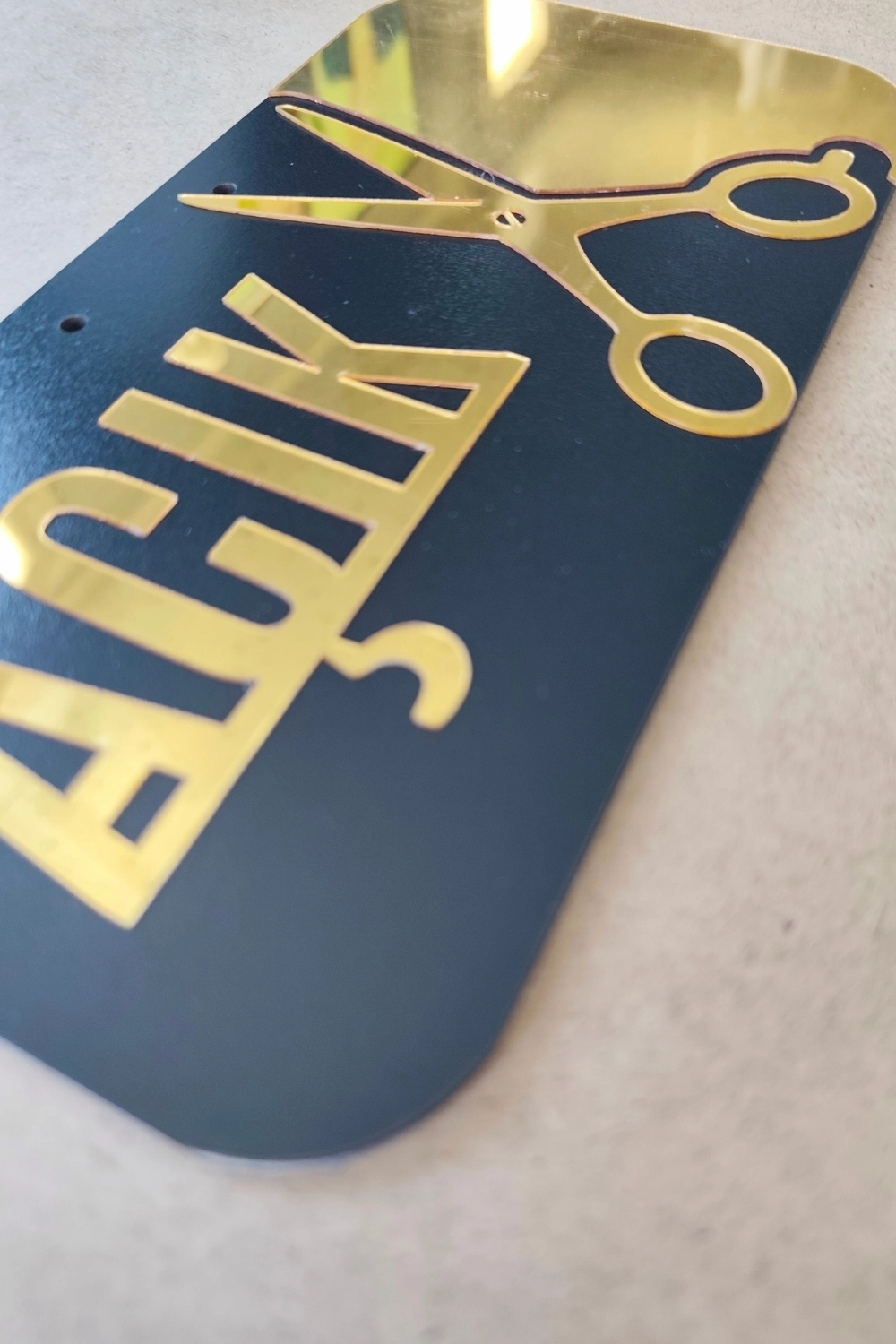 Ahşap Üzeri Gold Aynalı Pleksi Açık-Kapalı Terzi ve Kuaför Tabelası