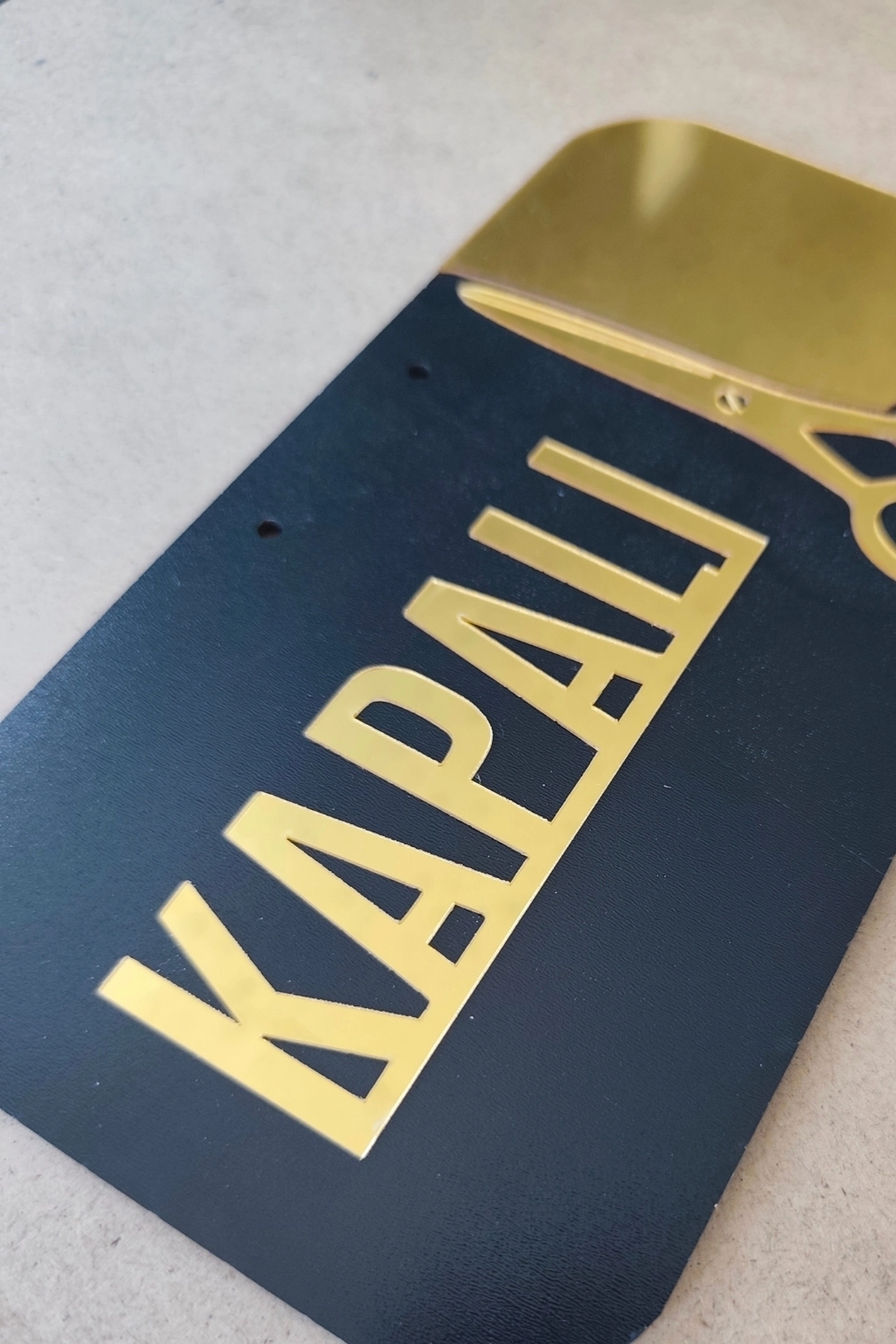 Ahşap Üzeri Gold Aynalı Pleksi Açık-Kapalı Terzi ve Kuaför Tabelası