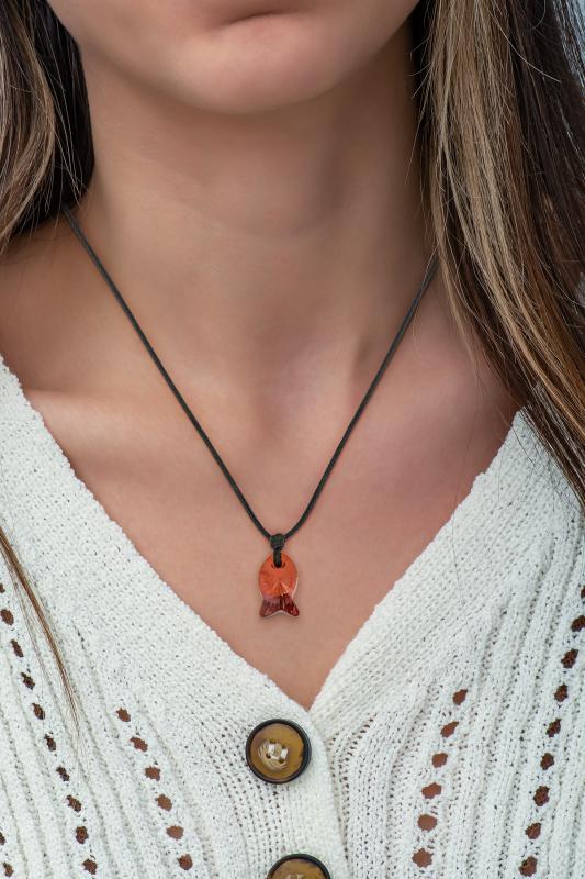 Swarovski® 6727 Fish Red Magma İpli Kolye