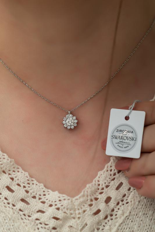 Swarovski Zirconia Çiçek Figürlü 925 Ayar Gümüş Kolye