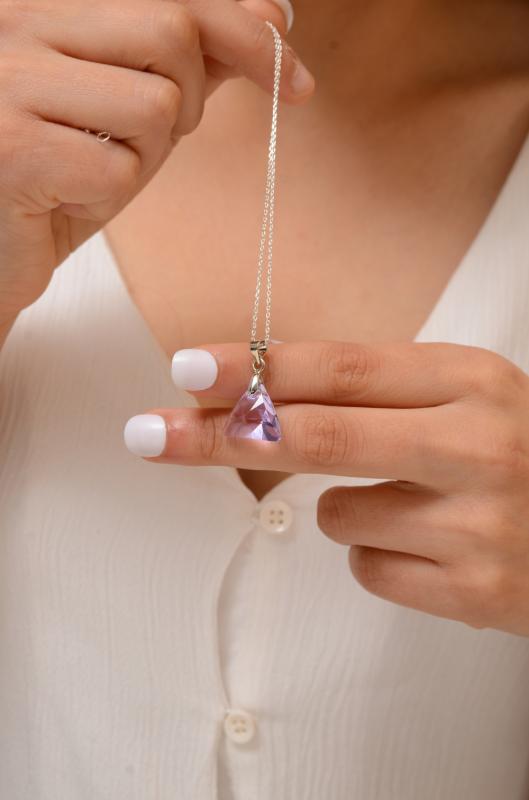 Swarovski® 6628 Xilion Triangle Light Rose 925 Ayar Gümüş Kolye