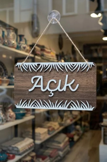 Üç Katlı Çimen Modern Açık/Kapalı Tabelası - Tesbih