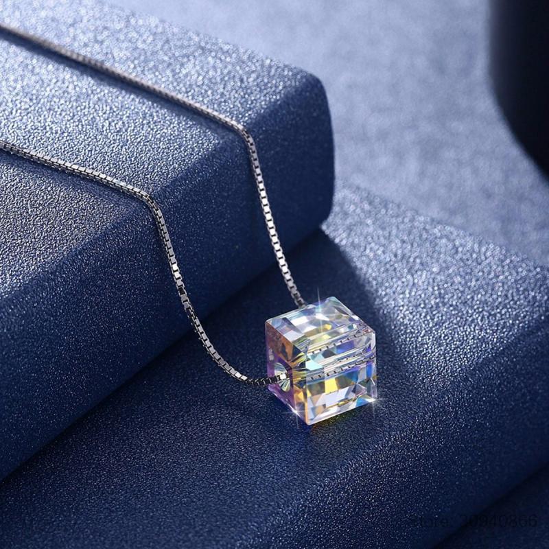 Swarovski® Kare Taşlı 925 Ayar Gümüş Kolye