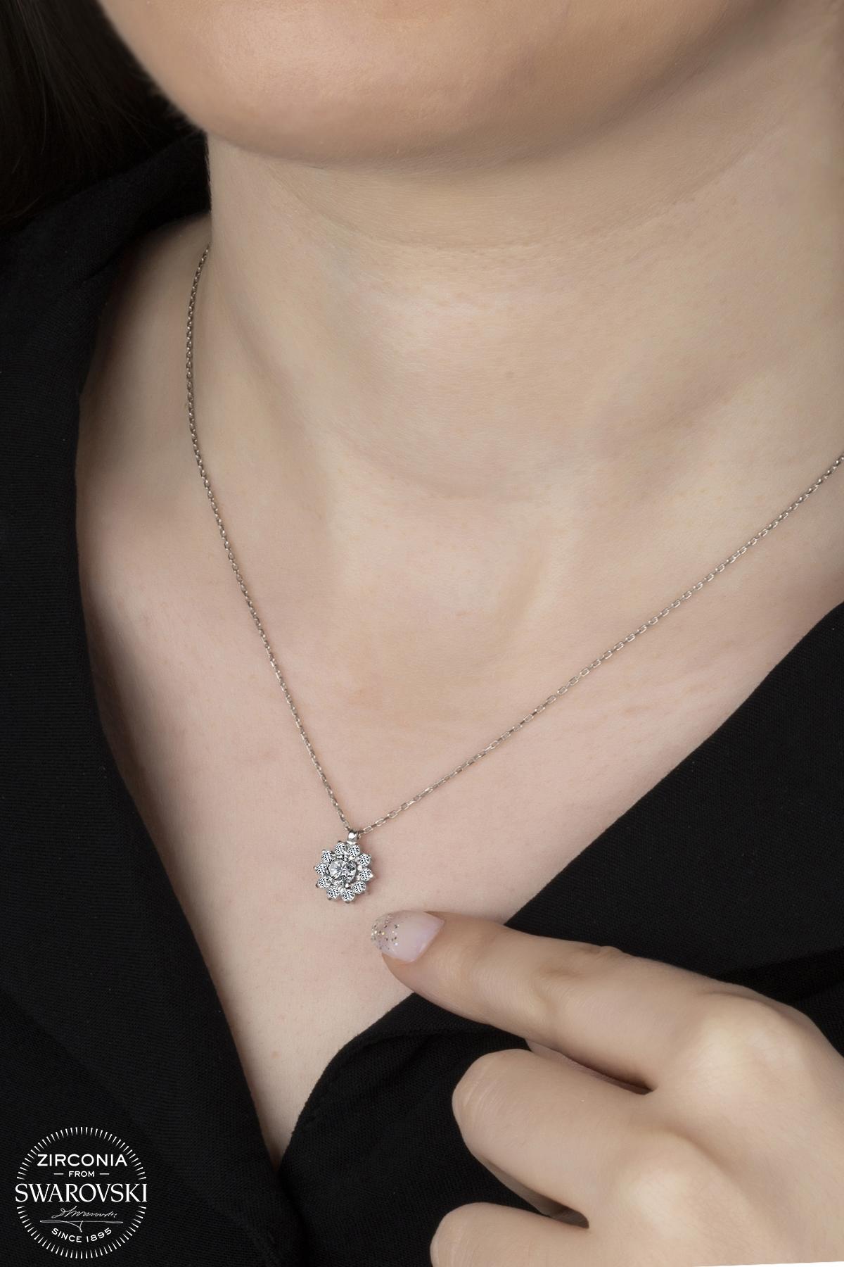 Kutaydan SWR Zirconia Pırlanta Kesim Çiçek Kadın Gümüş Kolye
